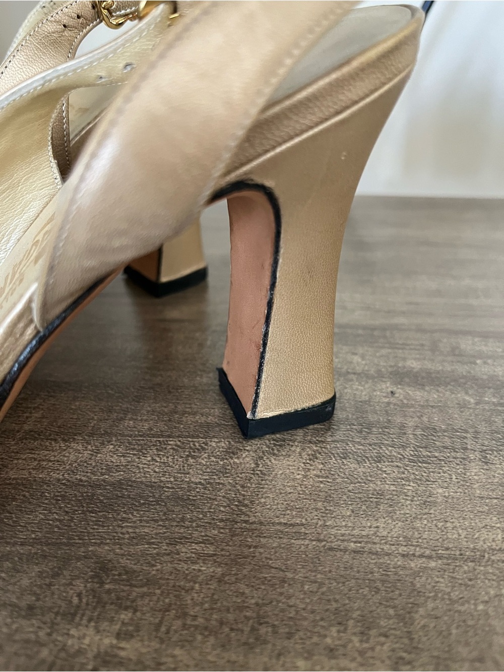 Salvatore Ferragamo Gold Tone Leather Slingback Heels Shoes Size 8 - Picture 15 of 16